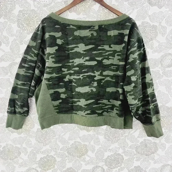 Good American Camo Scoop Neck Cropped Sweatshirt Women's 4 - Picture 2 of 7